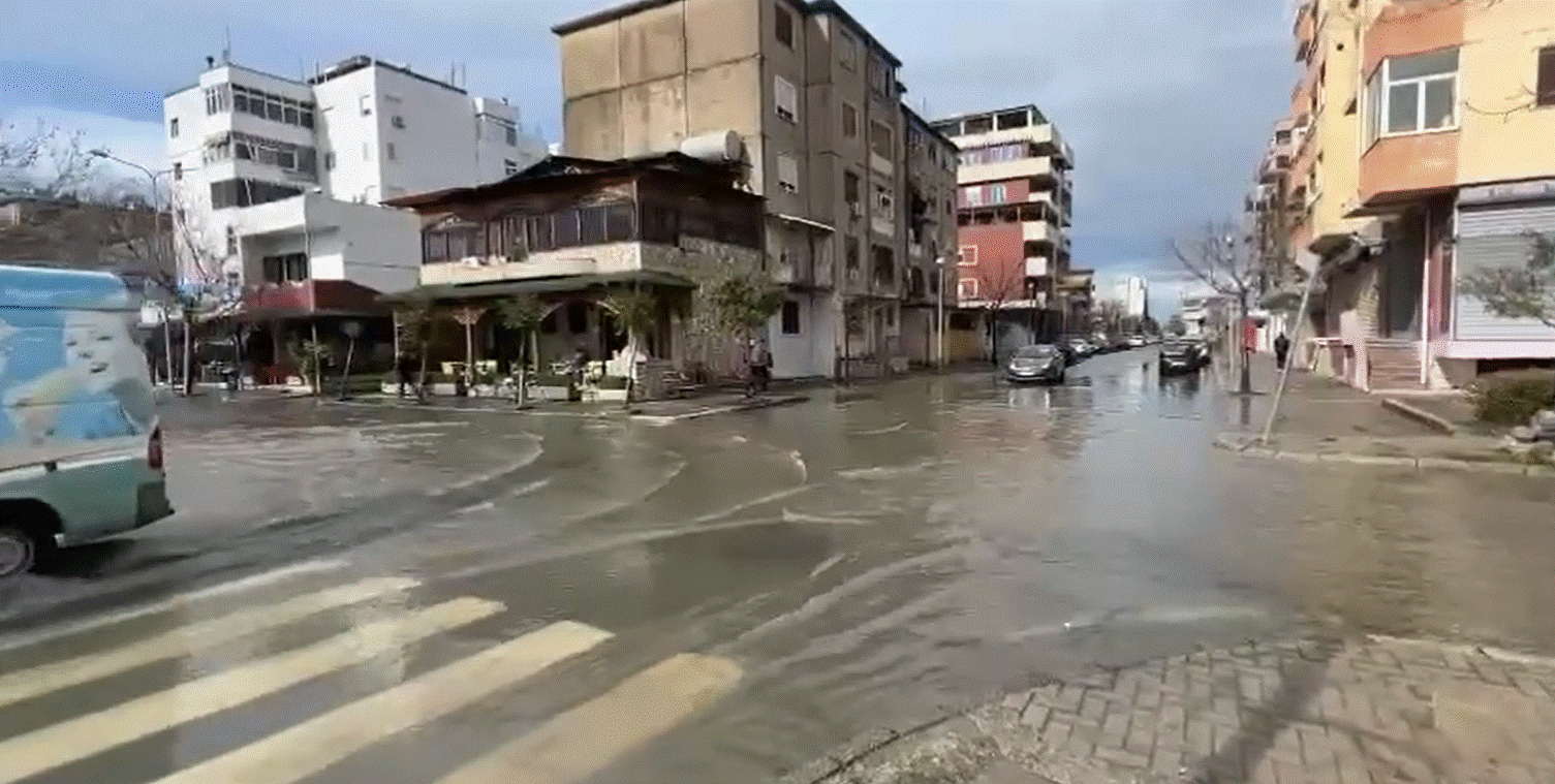 Përmbytjet nga reshjet e shiut në Durrës, Muka nxjerr videon: Si Kryebashkiak do ndërhyj menjëherë për zgjidhjen e këtij problemi