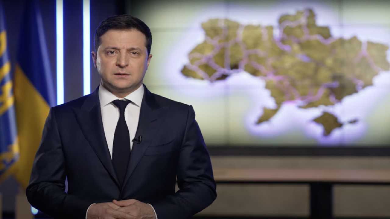 Zelenskiy u bën thirrje qytetarëve të luftojnë: Kemi armë për të gjithë!