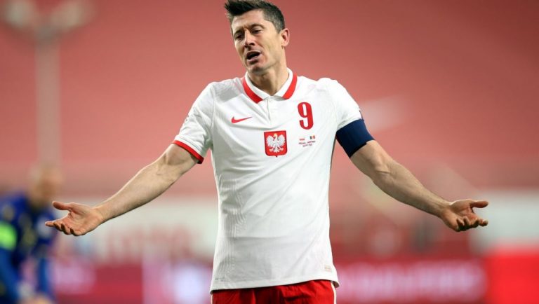 Zvicra i bashkohet Polonisë, refuzon të luaj kundër Rusisë, Lewandowski: “Vendim i drejtë, nuk mund të shtiremi në fushë”