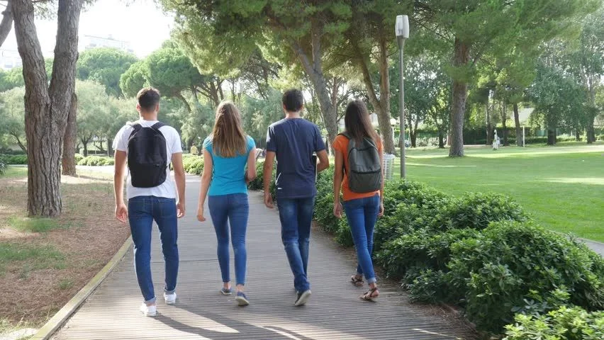 Të rinjtë durrsakë në kërkim të një edukimi cilësor në Shqipëri