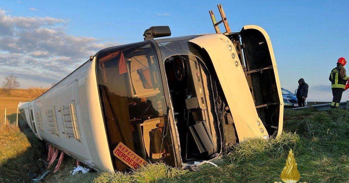 BBC: Përmbyset autobusi që transportonte refugjatë nga Ukraina, mes tyre gra e fëmijë