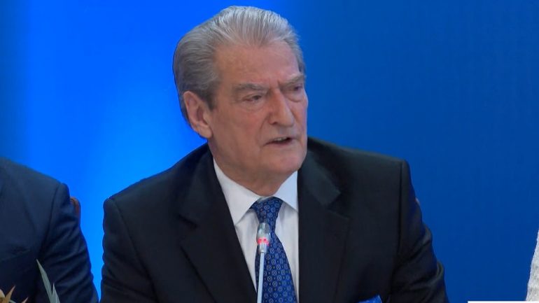 Rritja e naftës, Berisha bën krahasimin: Në 2013 çmimi në bursë ka qenë i njëjti, por tregtohej më lirë