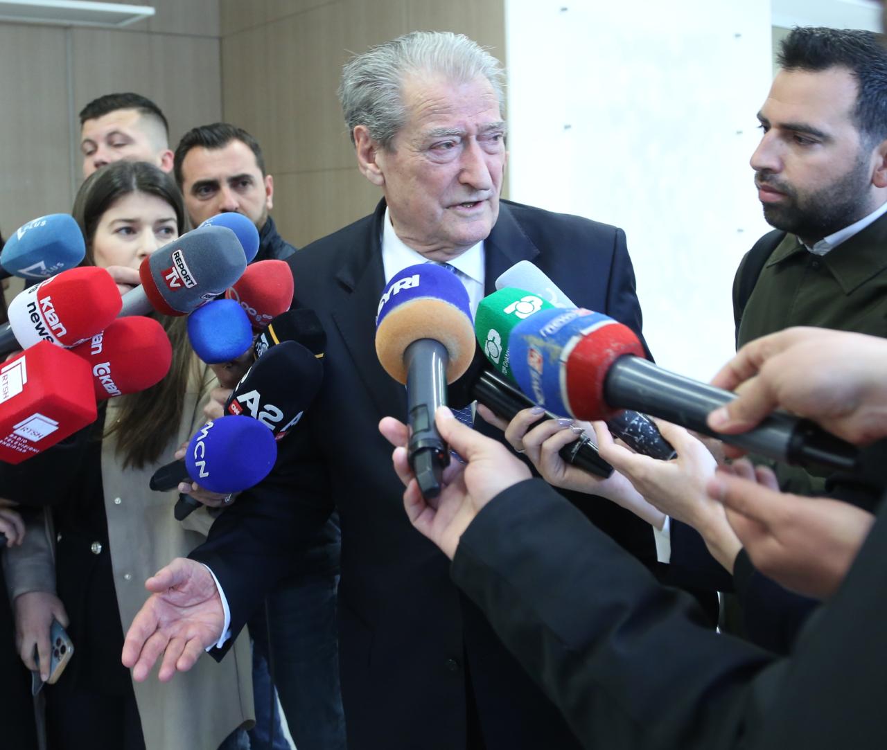 “Kanë nisur blerjen e deputetëve”/ Berisha flet për Presidentin dhe rritjen e çmimeve