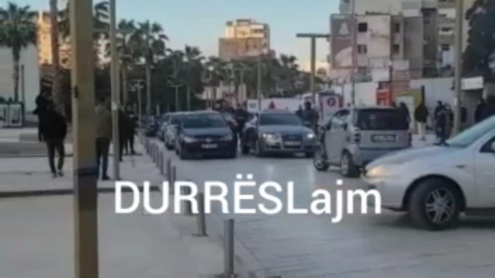 &#8220;Lajthitja&#8221; e çmimit të naftës, durrsakët fikin makinat në mes të rrugës në shenjë proteste (VIDEO)