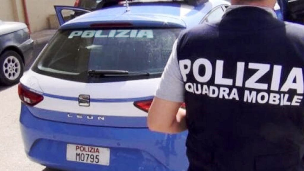 Pa policinë në derë dhe fshehu drogën, arrestohet 21-vjeçari shqiptar në Itali