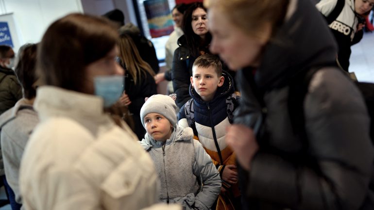 Franca përgatit strehim për 10,000 refugjatë ukrainas