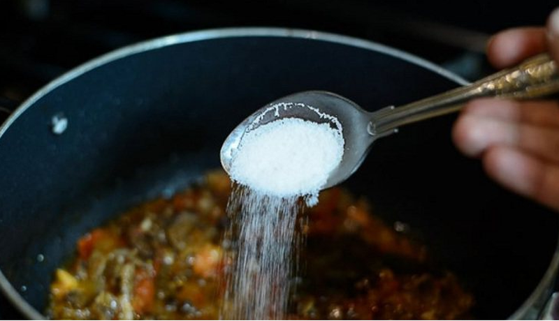 I keni hedhur gjellës shumë kripë? Ekspertët e kuzhinës iu tregojnë si ta rregulloni