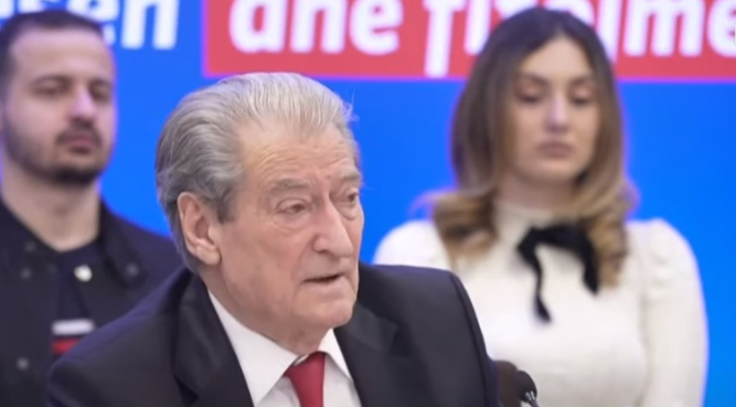 Berisha “Foltore” në Greqi: Zgjedhjet e ardhshme do të votoni aty ku jeni