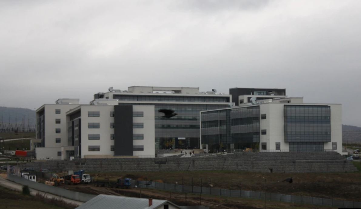 Pezullohet kryetarja e Gjykatës Themelore të Mitrovicës