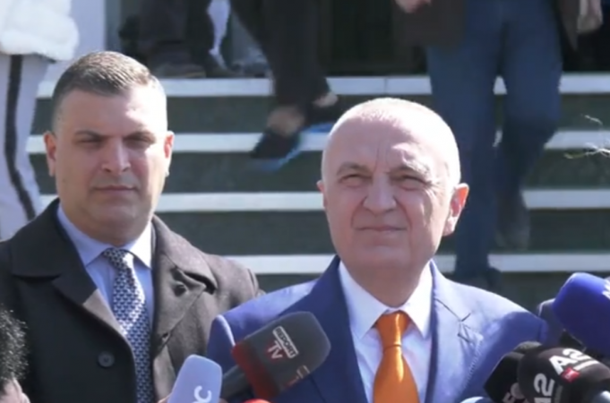 Meta pyetet për dorëheqjen e Bashës: Këtu jemi për pranverën dhe unë e dua shumë