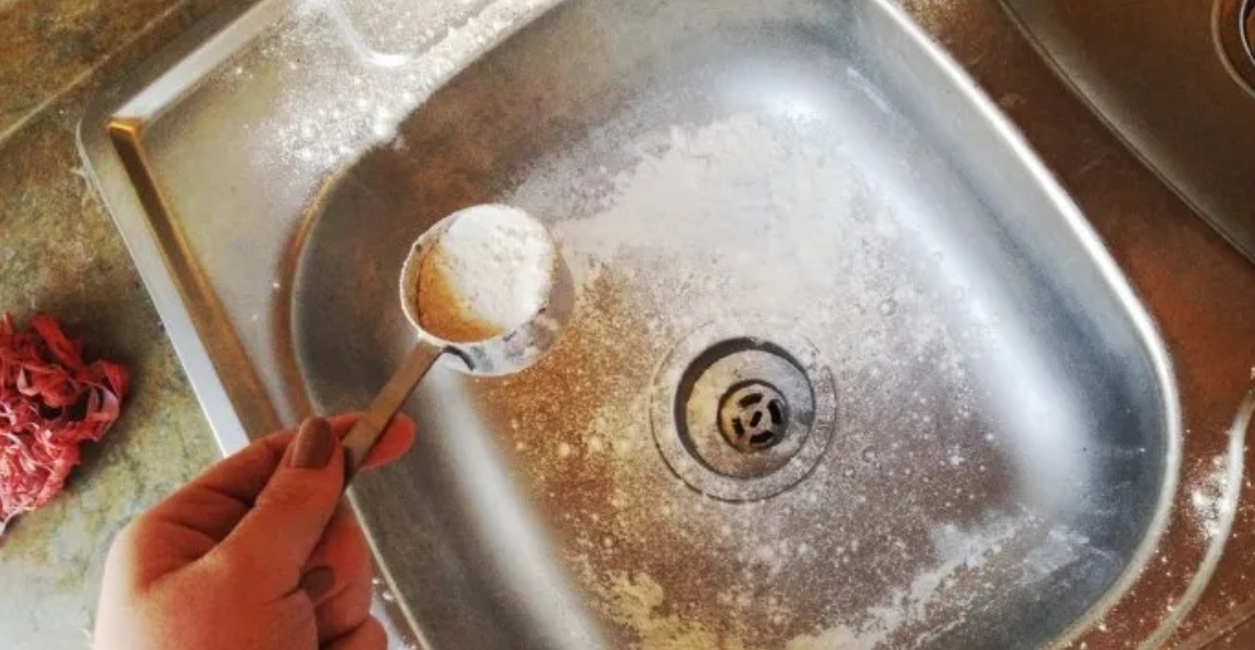 Kaq e thjeshtë! Si të veproni nëse tubat e lavamanit nxjerrin aroma të padurueshme