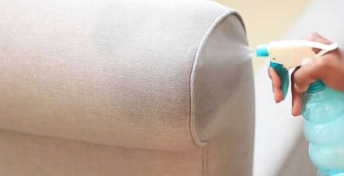 Vetëm në 5 minuta, ky është truku për të pastruar njollat e tmerrshme të divanëve