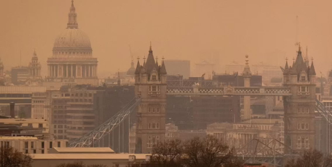 Stuhia e rërës së Saharasë godet Evropën, ndodh fenomeni i rrallë në këto dy shtete