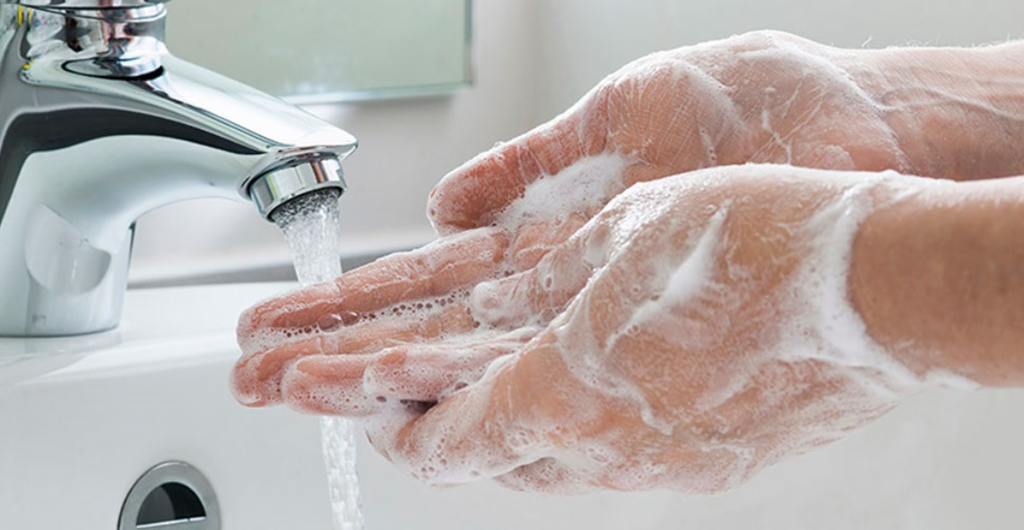 Me ujë të ftohtë apo të ngrohtë? Cila është mënyra e duhur për larjen e duarve