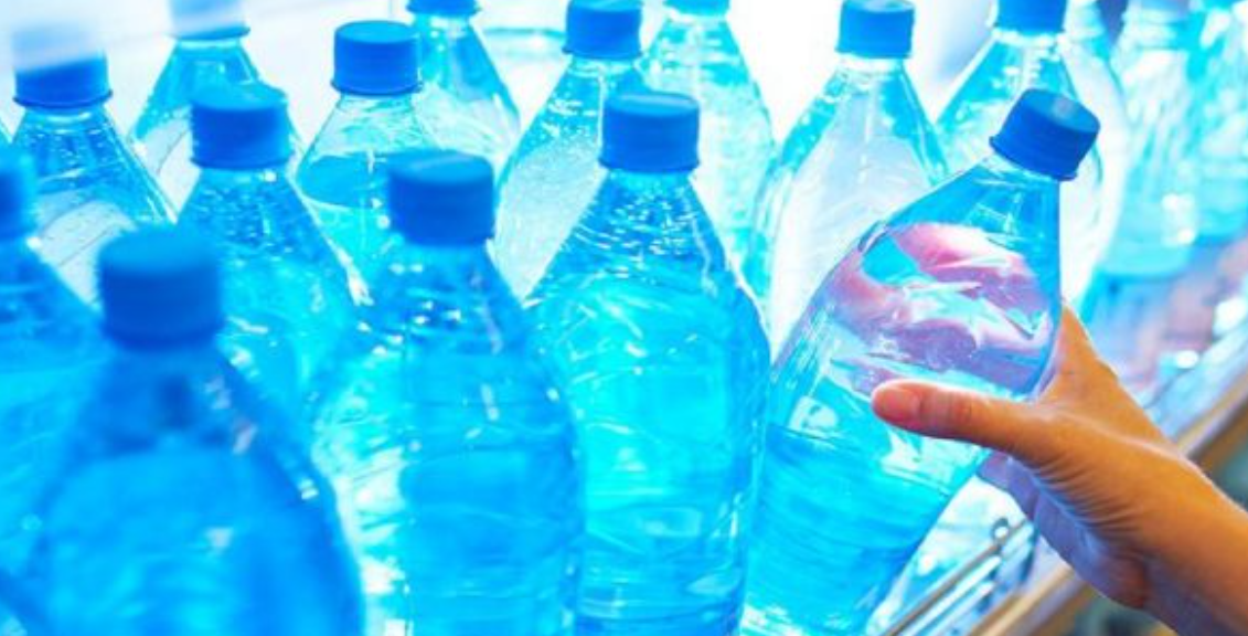 Sa herë duhen rimbushur shishet plastike të ujit?