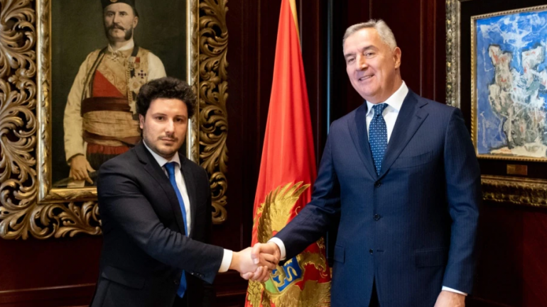 Mali i Zi me kryeministër shqiptar, Abazoviç merr mandatin nga Gjukanoviç