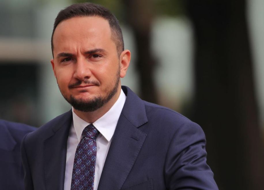 Salianji: Berisha 78 vjeç dhe vetëm në Durrës shkoi 22 herë! Pse u mbyll Basha?!