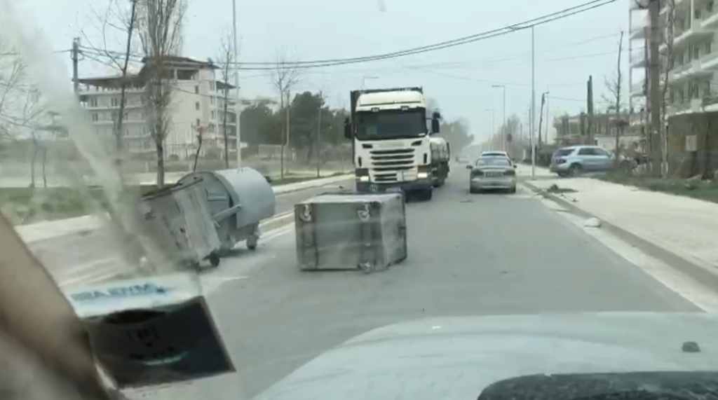 Era e fortë shënon incidentet e para në vend, dy të plagosur në gjendje të rëndë