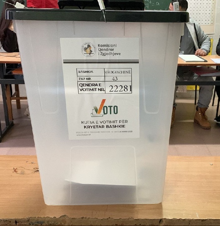 Votimi deri në 15:00/ Celibashi: Nuk raportohen problematika, proces model në Vorë