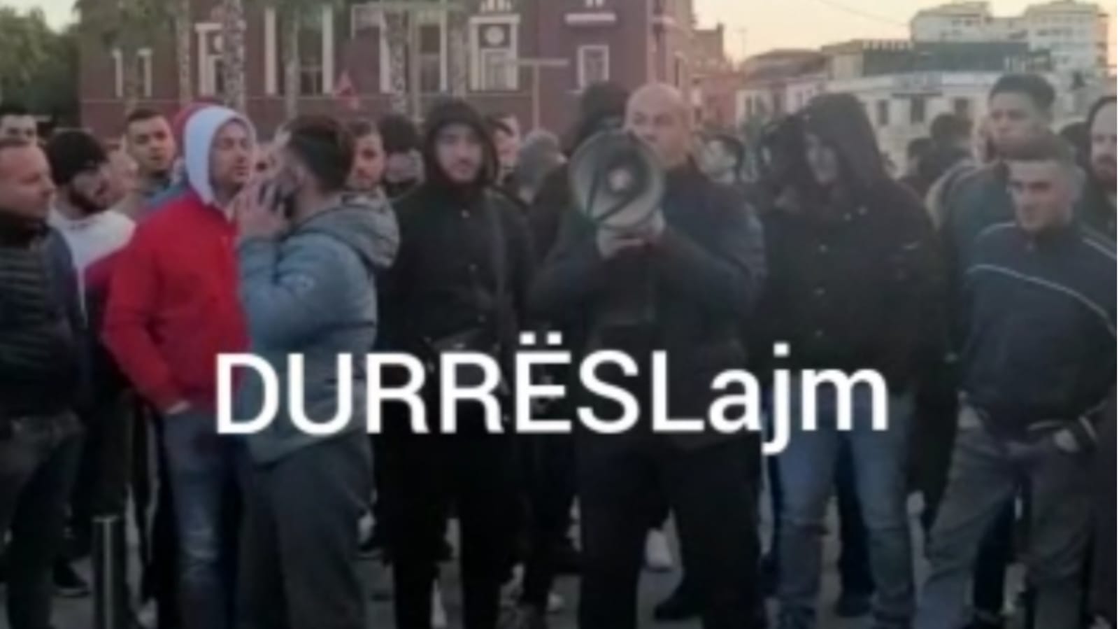 Osman Stafa thirrje durrsakëve: &#8220;Të protestojmë çdo ditë në orën 17.00!&#8221; (VIDEO)