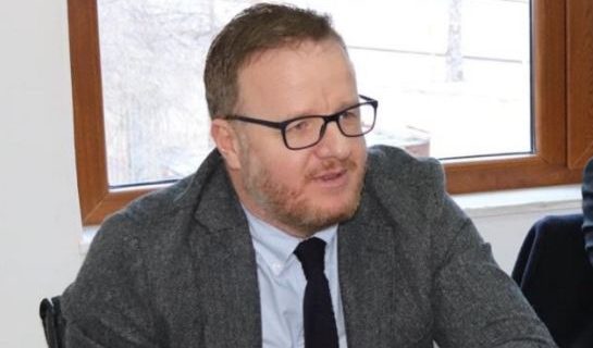 Lirohet nga detyra zëvendësministri i Jashtëm