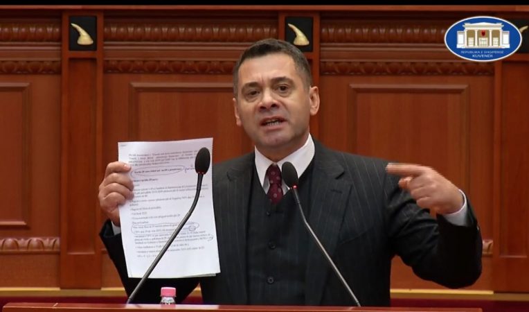 “Shqipëria ishte katandisur në mal plehrash”, Ahmetaj: Komisioni Hetimor më dha mundësinë të hedh poshtë të pavërtetat