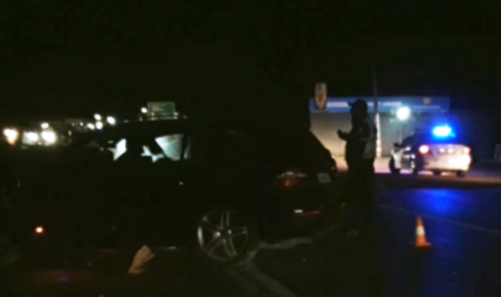 Drejtoresha e Kadastrës përfundon me “Benz” në kanal, largohet nga spitali pa lënë policinë t’i bëjë testin e alkoolit