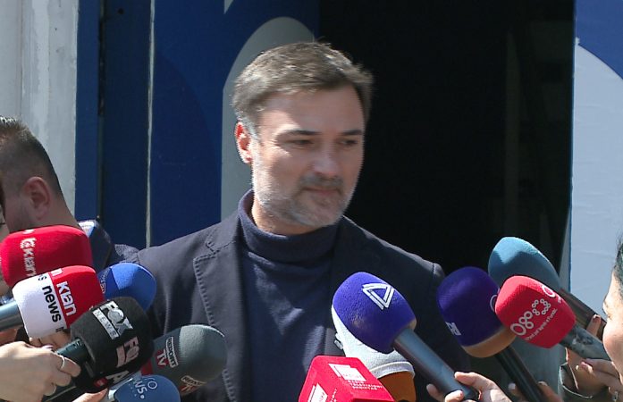 Alibeaj mbledh grupin parlamentar të PD-së, fton edhe deputetët që mbështesin Berishën