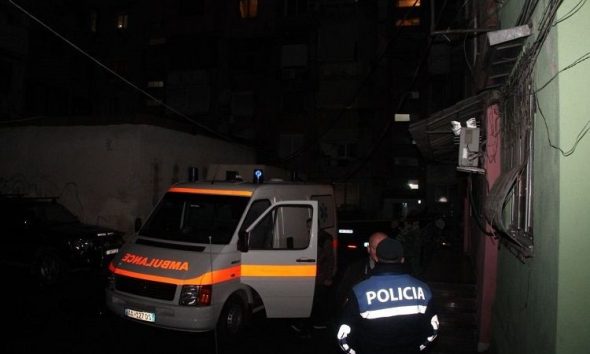 E rëndë, i moshuari vetëvaret në banesën ku jetonte i vetëm