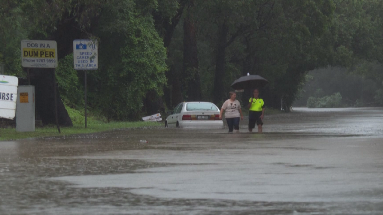 Përmbytje “apokaliptike” në Australi/ 20 humbje jete, nënë e bir vdesin bashkë