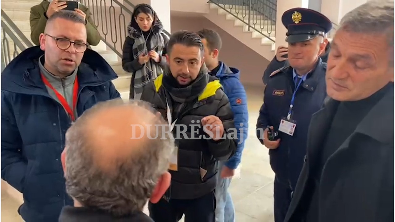 Një vëzhgues në Durrës kapet me fletë-leje me mangësi, nxirret jashtë (VIDEO)