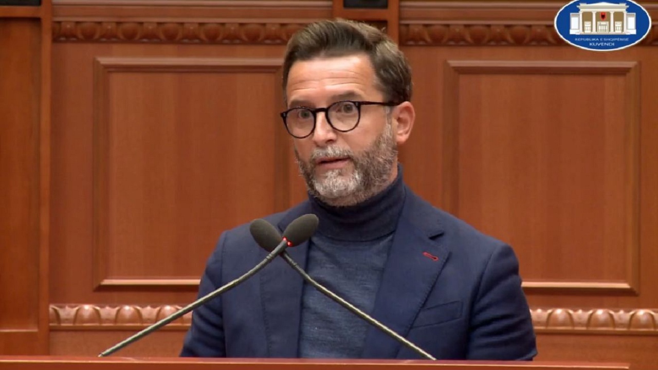 “Duhet ta qepësh!”, Braçe i drejtohet ashpër Berishës në Kuvend