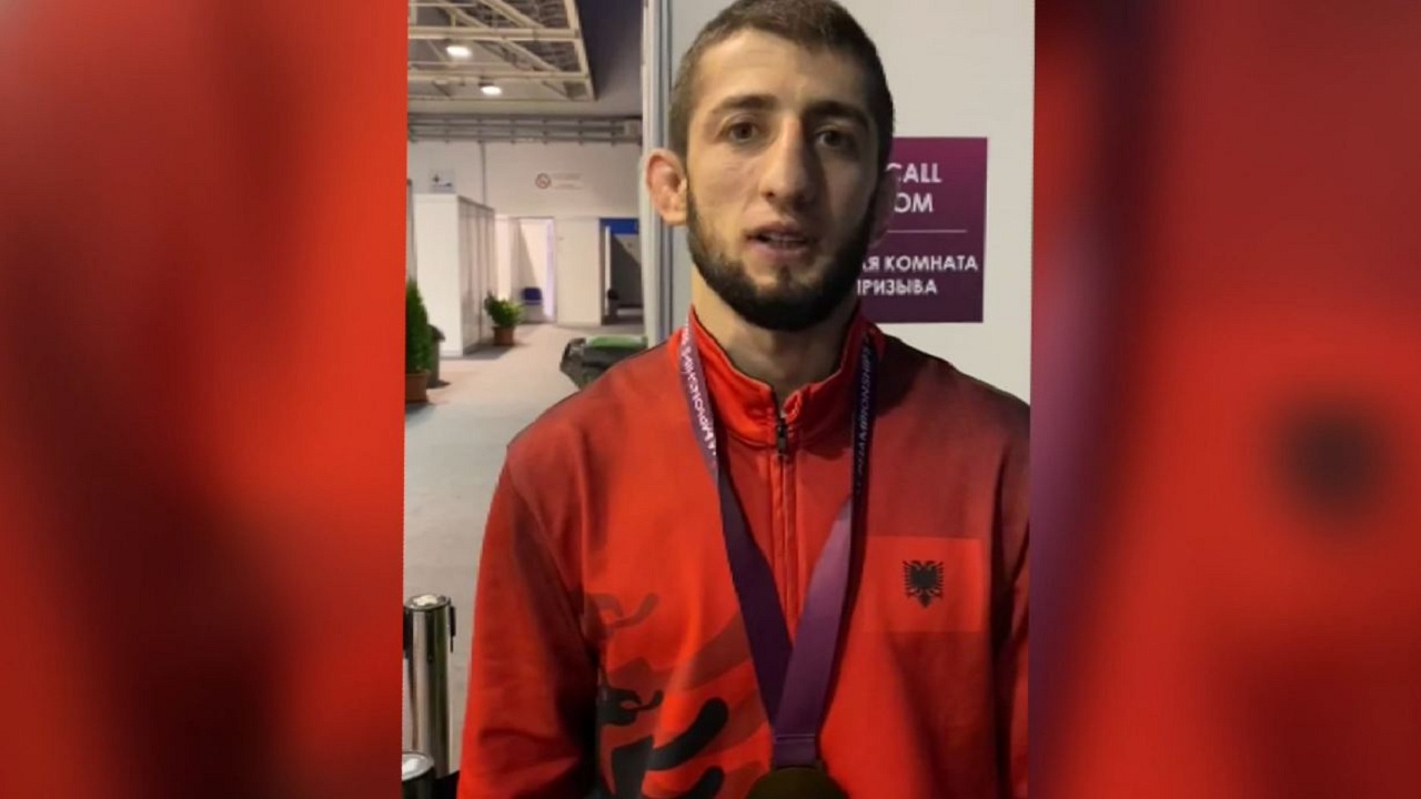 Çeçeni “shqiptar” merr medalje bronzi në mundje