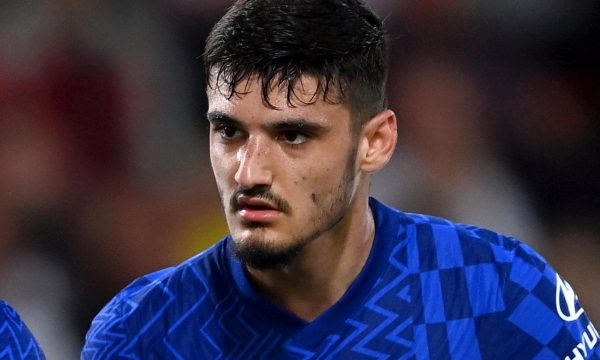 Chelsea i cakton çmim të lartë Armando Brojës