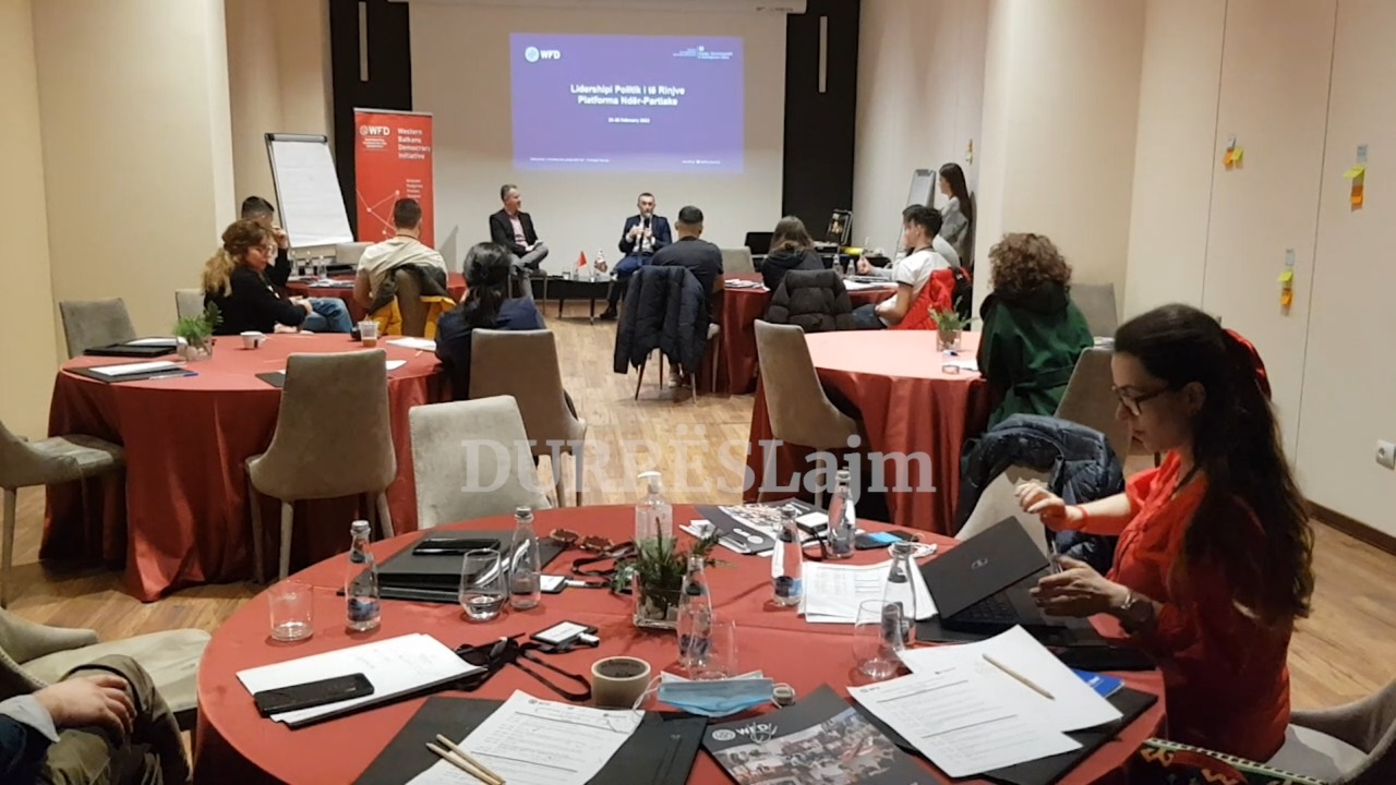 Trajnimi mbi Lidershipin që bëri bashkë të rinjtë e forumeve politike në Durrës (VIDEO)