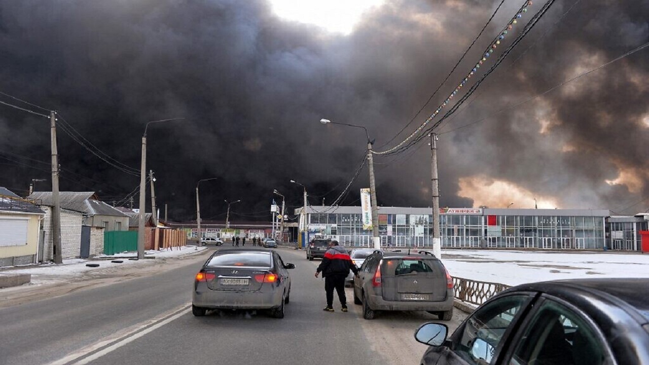 Rusia sulmon shkollën që strehonte 400 persona, ka njerëz nën rrënoja