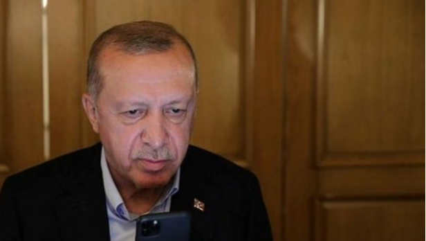 E realizuar 20 vite më parë, pse kjo foto e Erdogan po bën “xhiron” në rrjet? (FOTO)