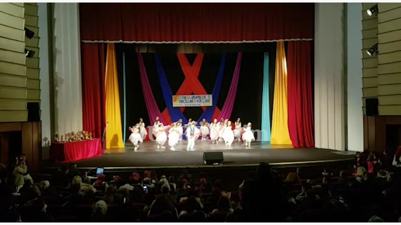 QKF Durrës organizon Festivalin e VII të Ansambleve Popullore, çmimet që morën shkollat 9-vjeçare (VIDEO+FOTO)