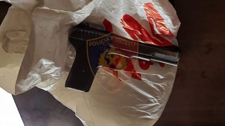 Finalizohen dy operacione për kalim të paligjshëm të kufirit, arrestohen dy persona (EMRAT)