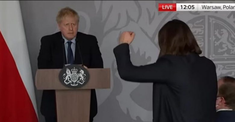 “Ju keni frikë kryeministër”, gazetarja ukrainase shpërthen e përlotur përpara Boris Johnson  (VIDEO)