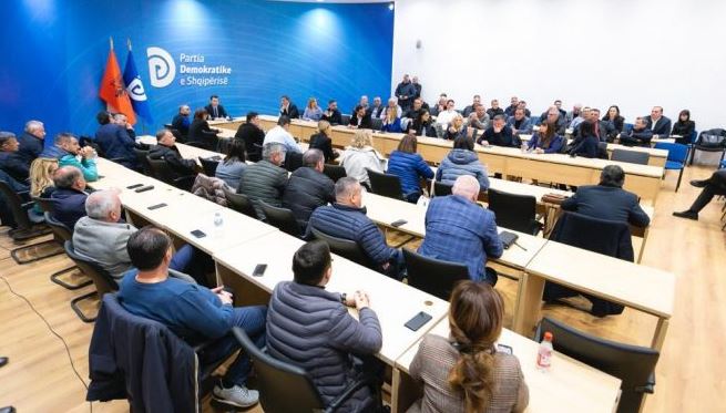 Deputetja e PD del me 4 propozime për zgjidhjen e krizës: Të takohet i gjithë grupi demokrat pa përjashtim
