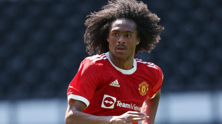 Hajdutët i vodhën çanta të shtrenjta dhe bizhuteri/ Detaje nga grabitja e futbollistit të “M.United”, grabitësit i vendosën thikën në fyt