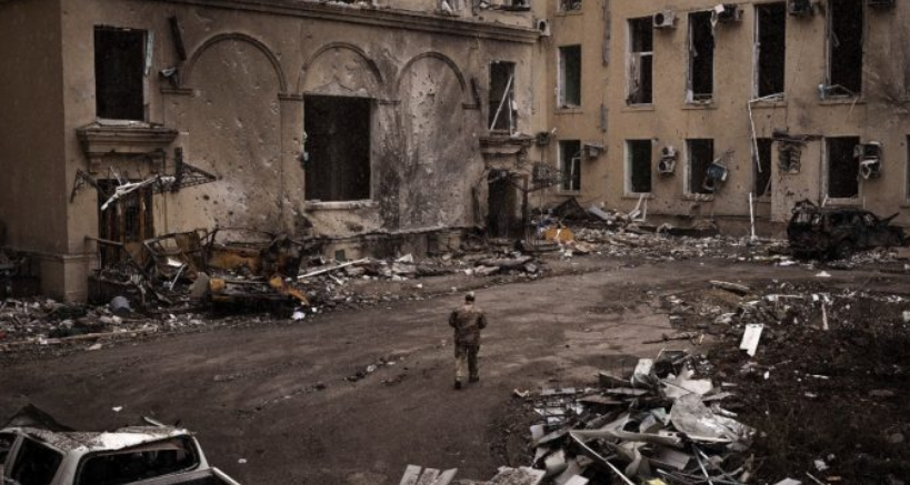 Kurthi i Putinit, çfarë fshihet pas tërheqjes së ushtrisë nga Kievi