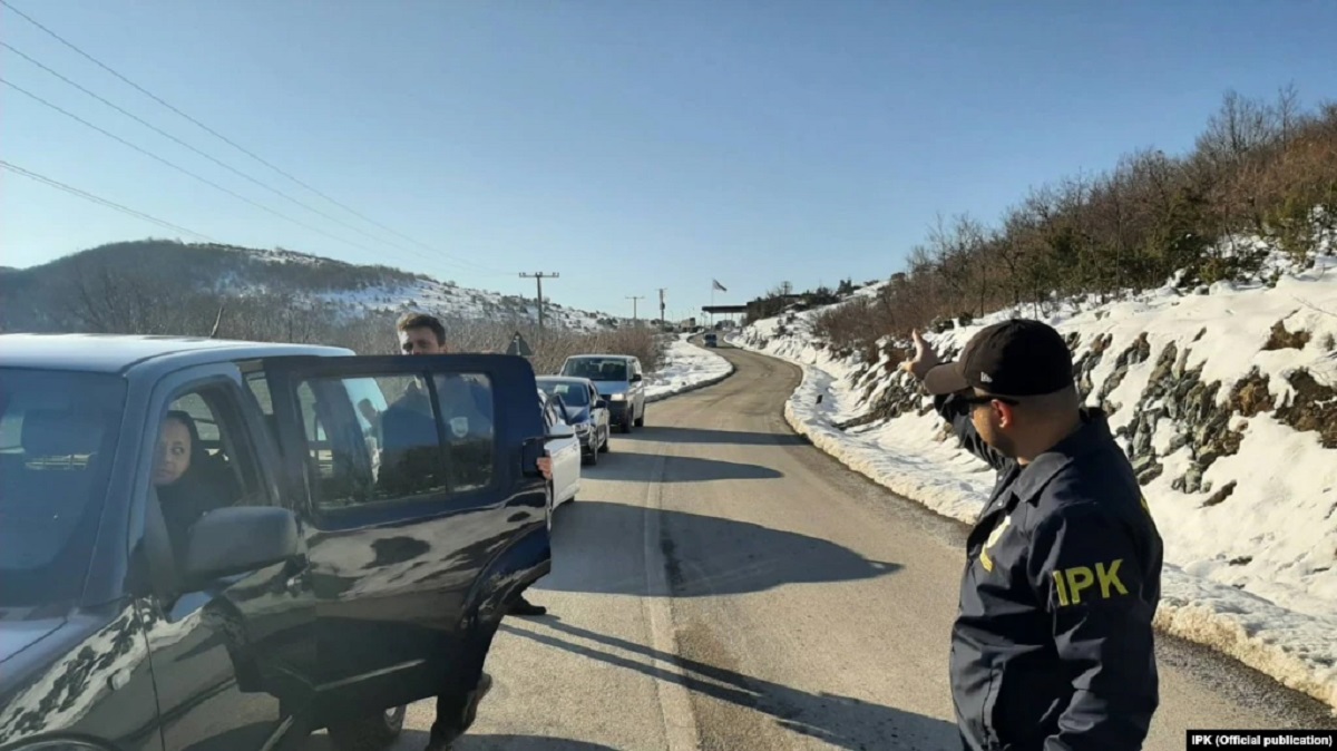 Arrestohen dy drejtues dhe 50 policë në Kosovë