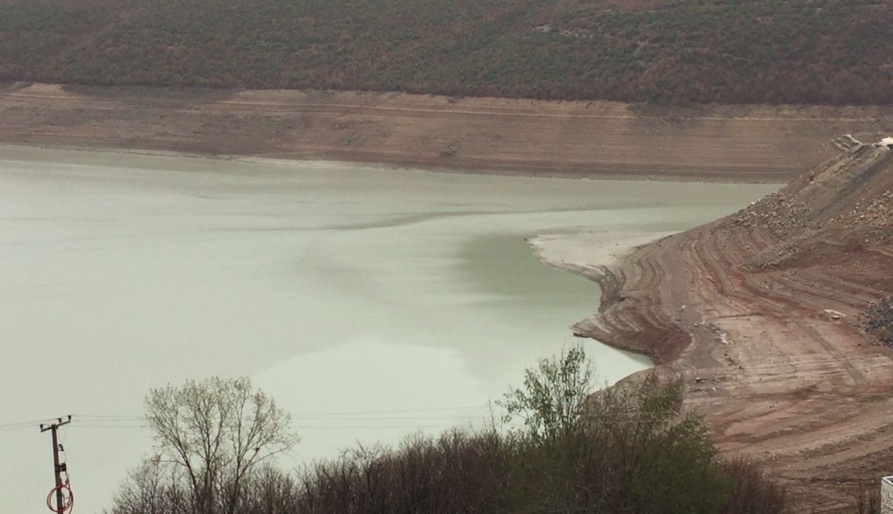 Pas një mungese të gjatë nisin reshjet e shiut, pritet të mbushet liqeni i Fierzës