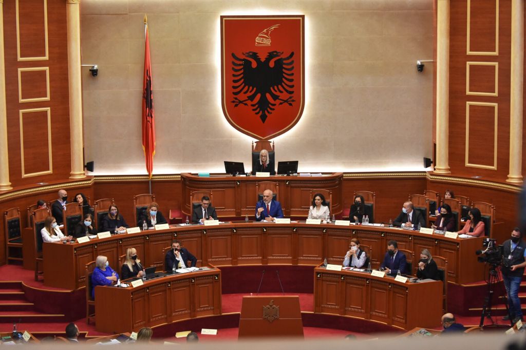 Braçe interpelancë me ministren e Bujqësisë. Çfarë pritet të ndodhë sot në Kuvend