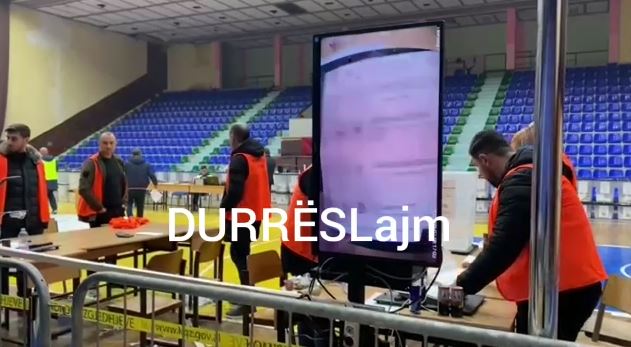 Në KZAZ nr.21 në Durrës numërohen votat e Rrashbullit, Elona Guri ndjek nga afër procesin (VIDEO)