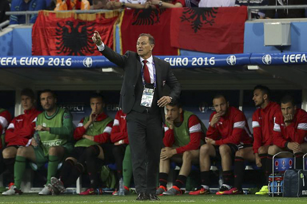 “Lojtarët i përzgjidhja nga interneti”, De Biazi rrëfen aventurën me Shqipërinë: Sfida me Serbinë? Ishte eksperienca më e keqe…