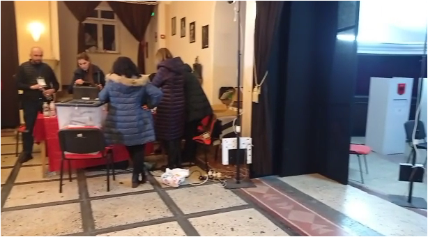 Përfundon procesi i votimit për zgjedhjet e pjesshme vendore në të 6 bashkitë