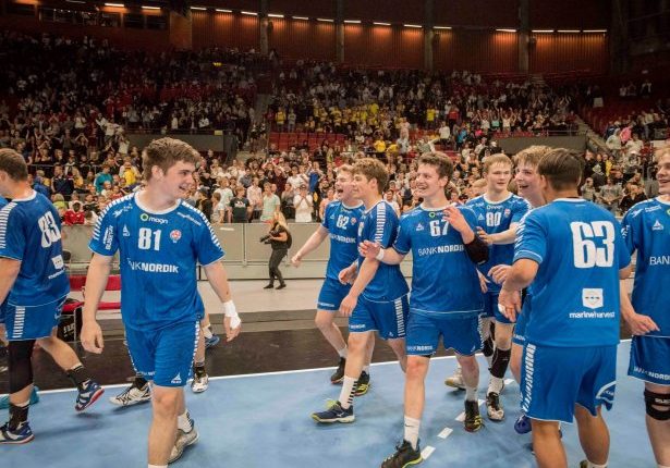 Me vetëm 53 mijë banorë! Kombëtarja e Ishujve Faroe prek suksesin historik, luan në “play off“ të Kupës së Botës